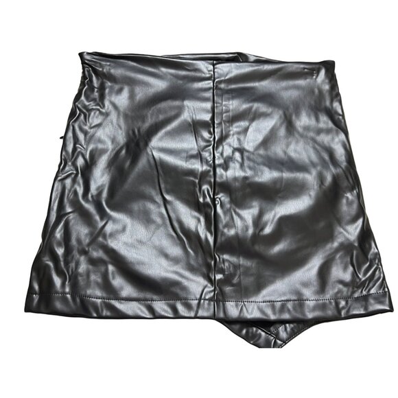 NWT Micas Black Faux Leather Mini Skirt With Side Zipper Rushed Front Side - Picture 10 of 16